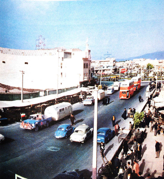 پرونده:AmericanTouristsTehranApril1963c.jpg