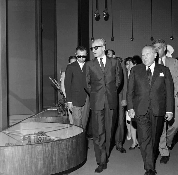 پرونده:ShahanshahAryamehrMontrealExpo1967h.jpg