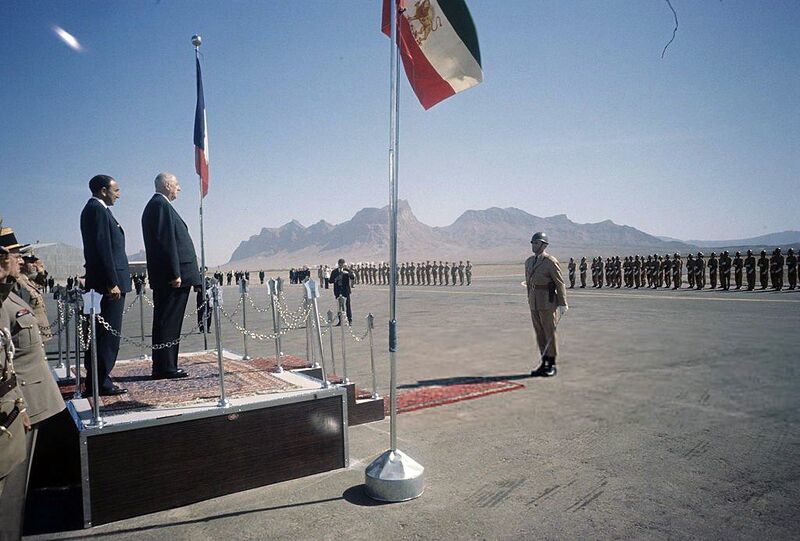 پرونده:DeGaulleShiraz1342.jpg