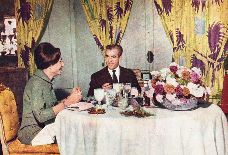 پرونده:Shahanshah Va ShahbanooBreakfast.jpg