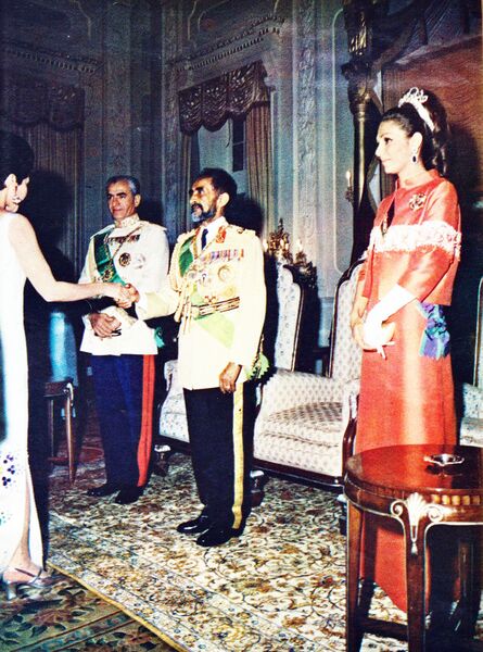 پرونده:ShahanshahAryamehrShahbanouEthiopiaOfficialDinner13Khordad1347.jpg