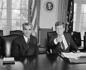 Shahanshah va Kennedy 1341.jpg