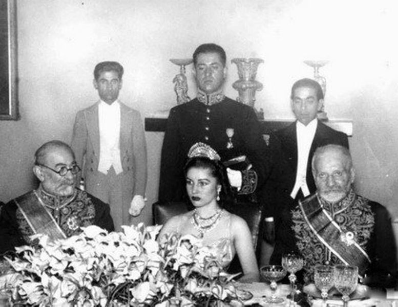 پرونده:PrincessFouziyeh va Esfandiary Ghani.jpg