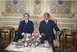 ShahanshahAryamehrPresidentSadat19Dey1353.jpg