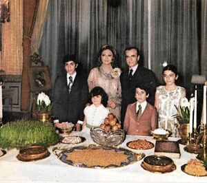 ShahanshahRoyalFamilyNorooz1354a.jpg