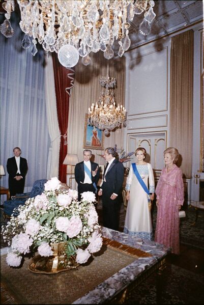 پرونده:ShahanshahShahbanouNixonDinnerSaadabad9Khordad1351f.jpg