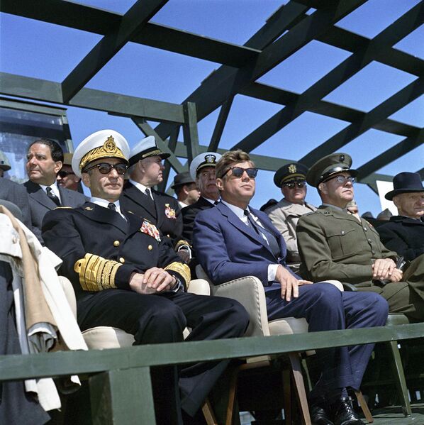پرونده:ShanshahVisitUSMilitaryBaseJFKApril1962a.jpg