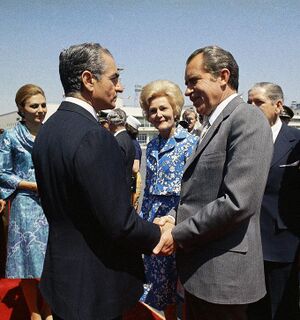 ShahanshahAryamehrPresidentNixonDeparture10Khordad1351.jpg