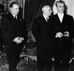 Shahanshah va Brezhnev 1342 Tehran.jpg