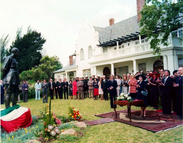پرونده:RezaShahPahlaviTandisSouthAfricaMehr2535a.jpg