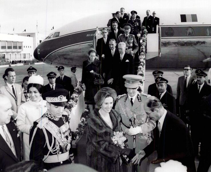پرونده:KingBaudouinQueenFabiolaBelgiumVisitIranArrival1343.jpg