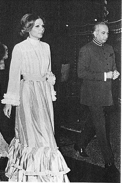 پرونده:Shahbanou in Pakistan.jpg