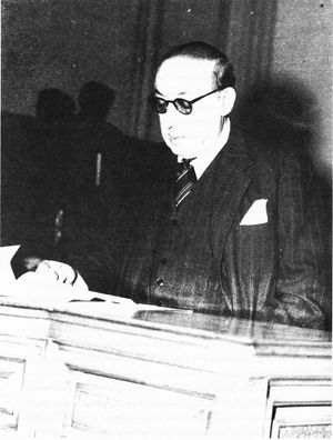 Qavam in Majlis1325.jpg