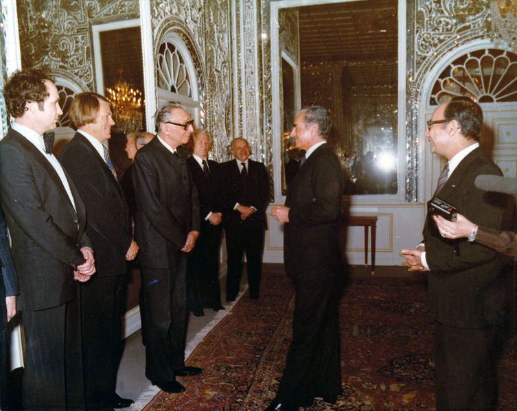 پرونده:ShahanshahPahlaviLibraryAwards Day2.jpg