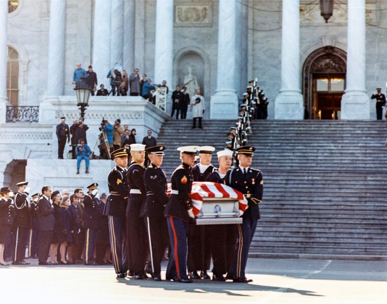 پرونده:FuneralPresidentEisenhower30March1969.jpg