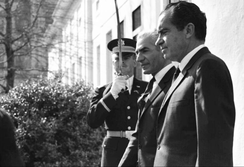 پرونده:ShahanshahAryamehrNixonWhiteHouse1April1969.jpg