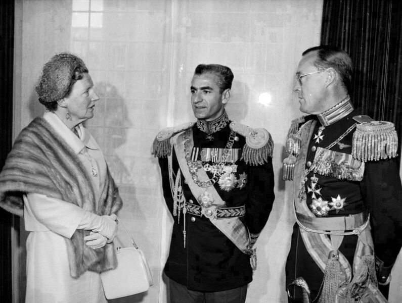 پرونده:ShahanshahQueenBeatrixArrivalNetherlands1338g.jpg