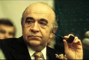 HoveydaPrimeMinister1353K.jpg