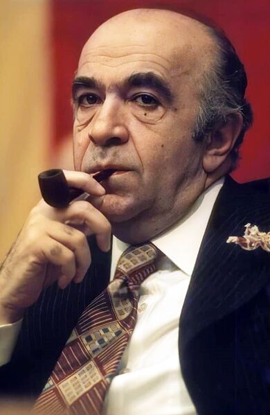 پرونده:HoveydaPrimeMinister1353a.jpg