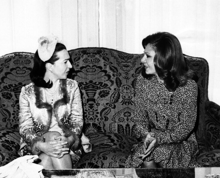 پرونده:ShahbanouLyudmila ZhivkovaAzar1353.jpg