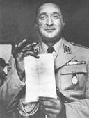 سرهنگ نصیری فرمان عزل مصدق را به وی می‌دهد