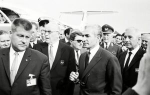 ShahanshahShahbanouStateVisitWGermanyHamburgAirport1346.jpg