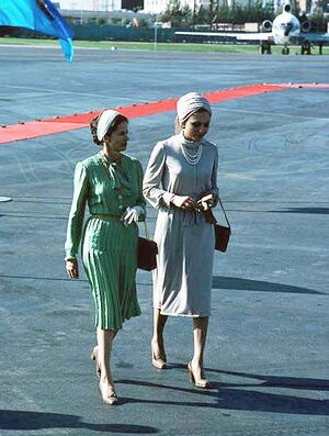 ShahbanouGiscard d’EstaingDepartureMehrabadMehr2535b.jpg