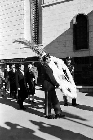 CrownPrinceAkihitoPrincessMichiko visitMausoleumRezaShahAbaan1339.jpg