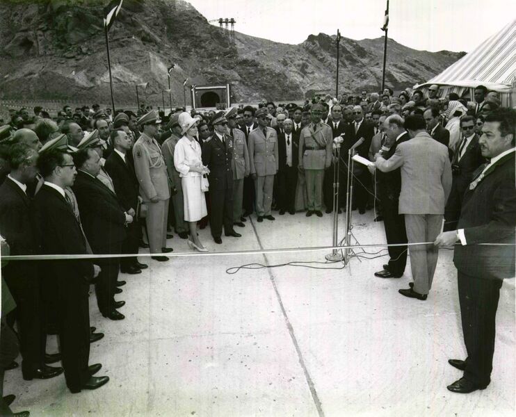 پرونده:ShahanshahOpeningShahbanouFarahDam1341.jpg