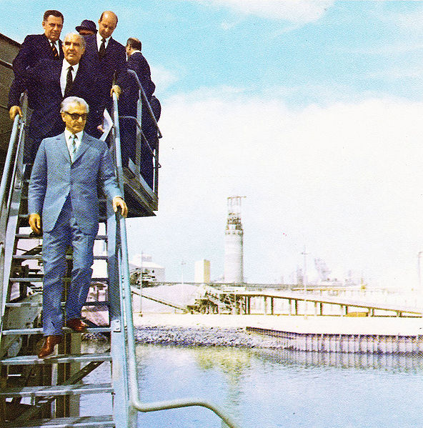 پرونده:Shahvisits Shahpourpetrochemical.jpg