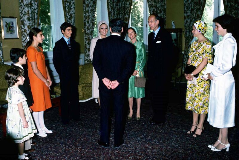 پرونده:AryamehrGiscard d’EstaingFarewell15Mehr2535a.jpg