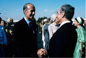 AryamehrGiscard d’EstaingDepartureMehrabadMehr2535g.jpg