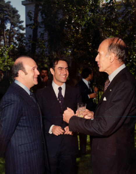 پرونده:FrenchPresidentTehranUniversity12Mehr2535Shahanshahi.png