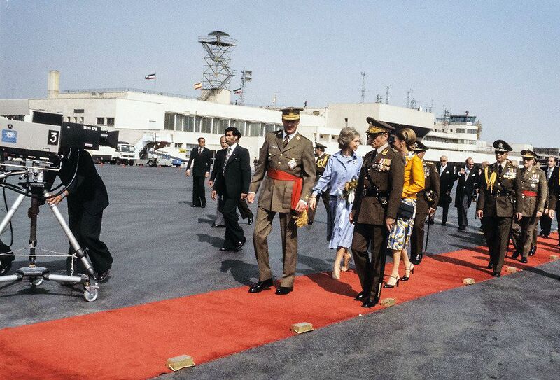 پرونده:KingJuanCarlosArrivalMehrabad2537d.jpg