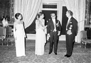 AryamehrGiscard d’EstaingGolestanPalace13Mehr2535b.jpg