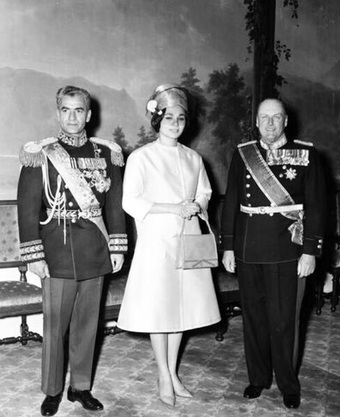 پرونده:ShahanshahAryamehrShahbanouKingOlafOslo1340a.jpg