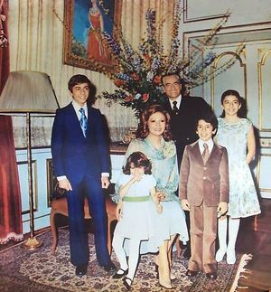 ShahanshahRoyalFamily1.jpg