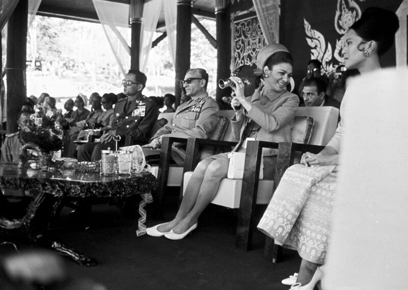 پرونده:ShahanshahKingThailandPavilionGrand PalaceBangkok1346d.jpg