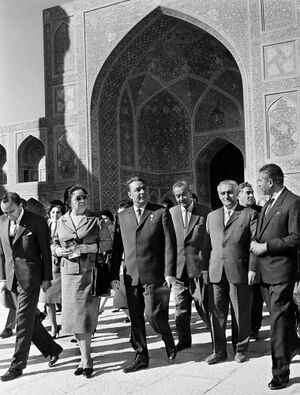 LeonidBrezhnevVisitingIsfahan28Abaan1342a.jpg