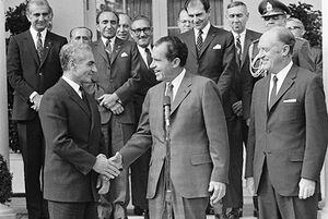 ShahanshahAryamehrWhiteHousePresidentNixonMehr1348h1.jpg