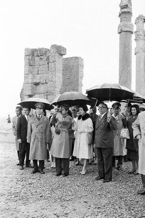 CrownPrinceAkihitoPrincessMichikoTakhteJamshid1339a.jpg