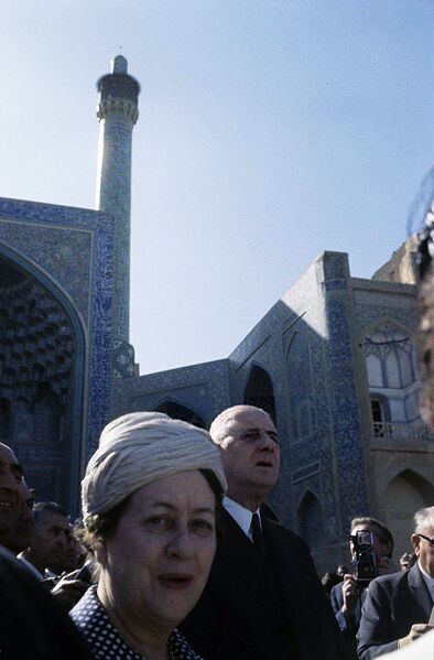 پرونده:GeneralDeGaulleEspahan1342.jpg