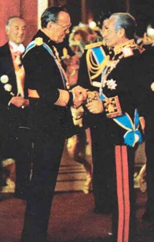 ShahanshahAryamehr va PrinceBernhardHolland.jpg