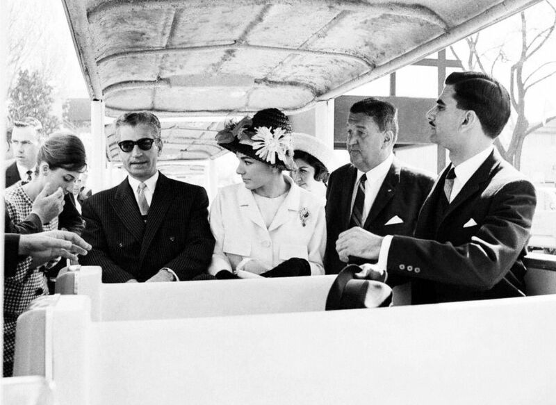 پرونده:ShahanshahShahbanouSeattle'sWorld'sFair-24April1962.jpg