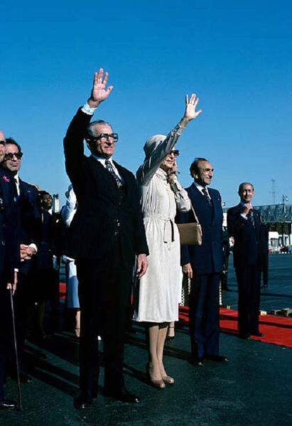 پرونده:AryamehrGiscard d’EstaingDepartureMehrabadMehr2535a.jpg