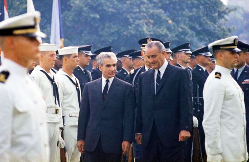 پرونده:ShahanshahAryamehrPresidentJohnsonAmordad1346g.jpg