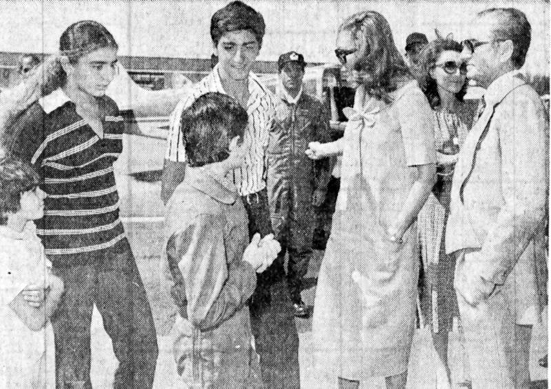 پرونده:PrinceAliRezaPahlaviFirstFlight5Khordad2537b.jpg