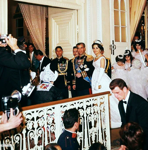 پرونده:ShahanshahShahbanouWedding1338a.jpg