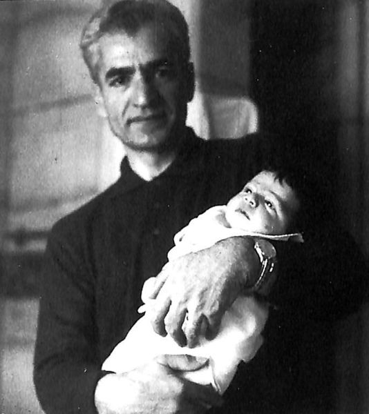 پرونده:Shahanshah va Farahnaz22Esfand1341.jpg