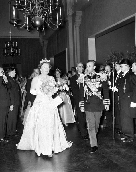 پرونده:ShahanshahQueenNetherlandsOfficialDinner1338.jpg